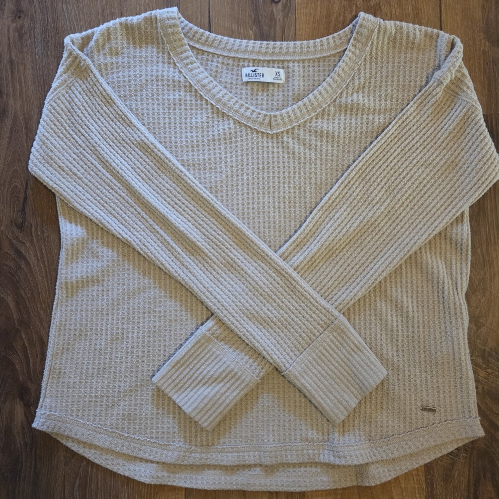 Hollister Women's V-Neck Sweater in Light Beige.